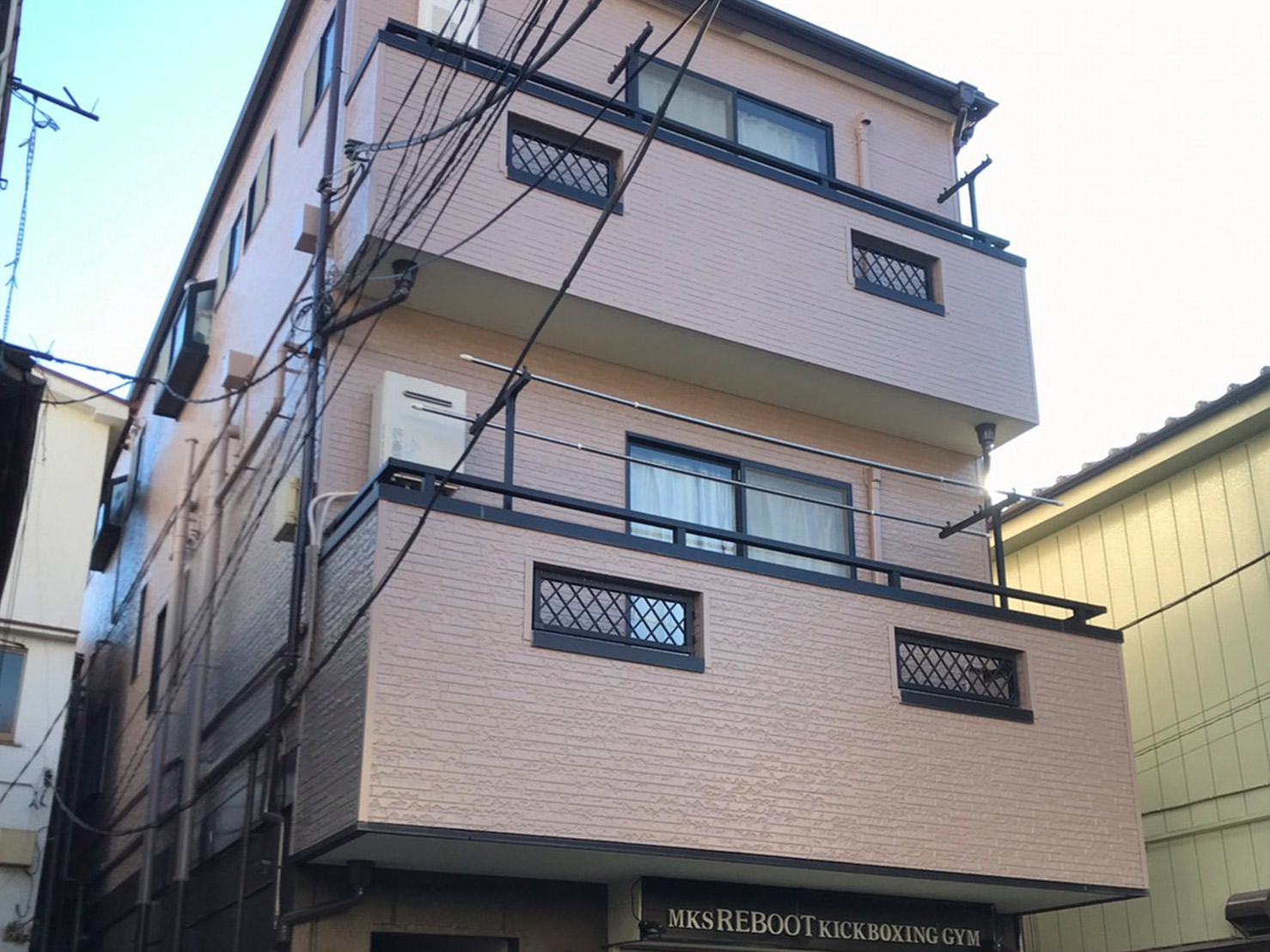 アパートの施工事例｜足立区 葛飾区 江戸川区の外壁塗装・屋根塗装・防水工事 優良塗装専門業者｜株式会社あらた